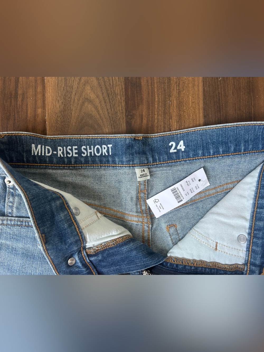 J. Crew Mid Rise Light Wash Raw Hem Denim Shorts | Size 24 - Picture 4 of 7